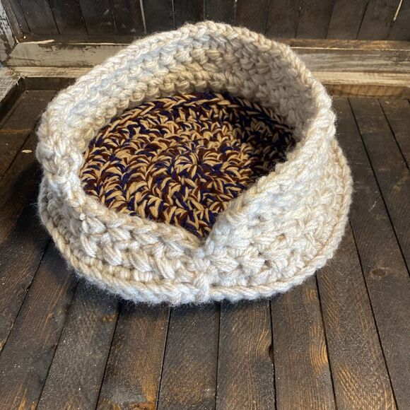 Small Handmade Crochet Round Cat Dog Bed Warm Snuggle Padded Beige - Picture 1 of 9
